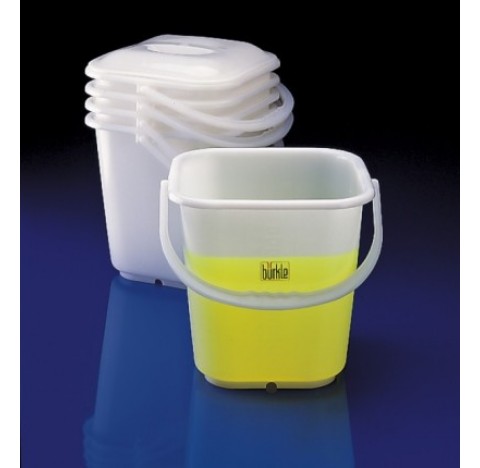 Seau carre 14 litres gradue tous les 500ml jusqu'a 12 L en polyethylene avec anse robuste dimensions