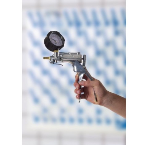 Pompe de pressurisation et pompe a videVacuMan avec manometre course environ 16 ml en aluminium pres