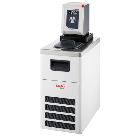 Cryostat a circulation / Bain thermostate ferme avec pompe CORIO CP-200F Temp: -25 a +200 degre Cels