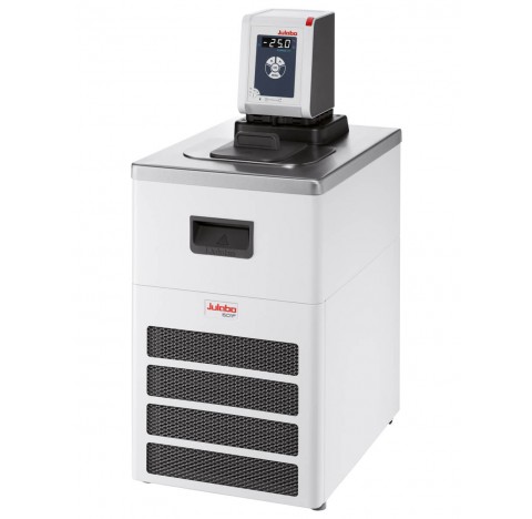 Cryostat a circulation / Bain thermostate ferme avec pompe CORIO CP-601F Temp: -35 a +200 degre Cels