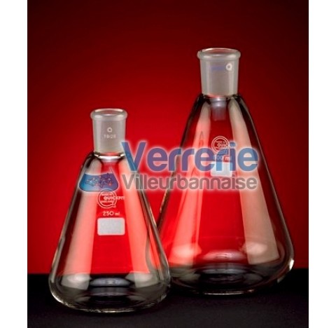 Erlen 200 ml rodee 29/32 en verre Pyrex Dim. Diam de la base 85 mm Haut. 128 mm