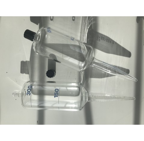 Fioles tronconique graduée 300ml graduation précise jusqu'à 10 ml puis un trait à 150 et 300ml, file