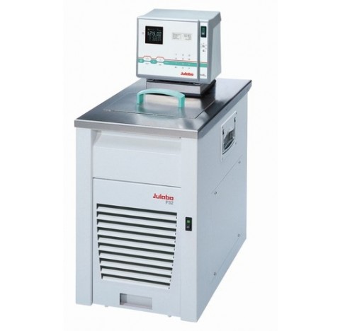 Cryostat a circulation / Bain thermostate ferme avec pompe F32-HL Temp: -35 a +200 degre Celsius Vol