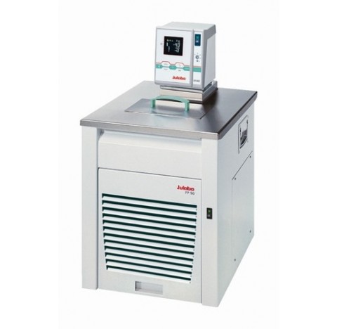 Cryostat a circulation / Bain thermostate ferme avec pompe FP50-ME Temp: -50 a +200 degre Celsius Vo