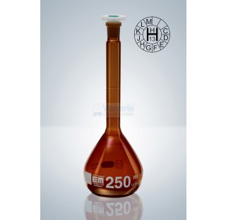 Fiole jaugee A 500 ml bouchee 19/26 EM Techcolor USP verre brun (ambre),rodage standard et bouchon p