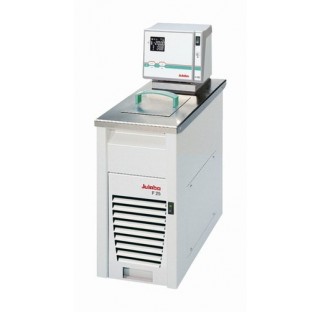 Cryostat a circulation / Bain thermostate ferme avec pompe F25-HE Temp: -28 a +200 degre Celsius Vol