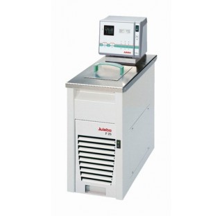 Cryostat a circulation / Bain thermostate ferme avec pompe F25-HL Temp: -28 a +200 degre Celsius Vol