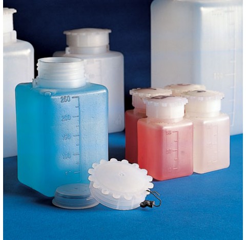 Graduated square bottle wide neck, polyethylene 1 liter graduation 100 ml dimensions 80x103x176 mm m