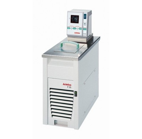 Cryostat a circulation / Bain thermostate ferme avec pompe F25-ME Temp: -28 a +200 degre Celsius Vol