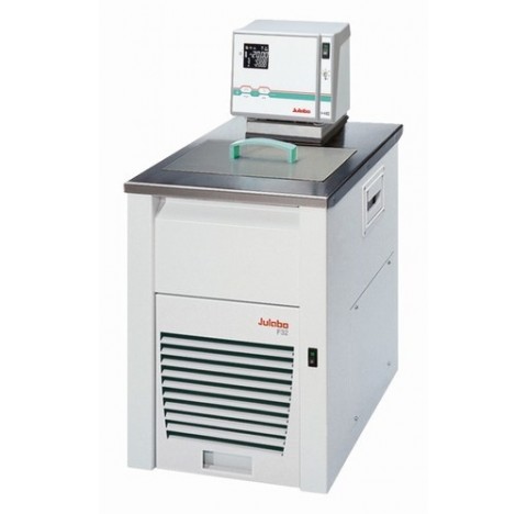 Cryostat a circulation / Bain thermostate ferme avec pompe F32-HE Temp: -35 a +200 degre Celsius Vol