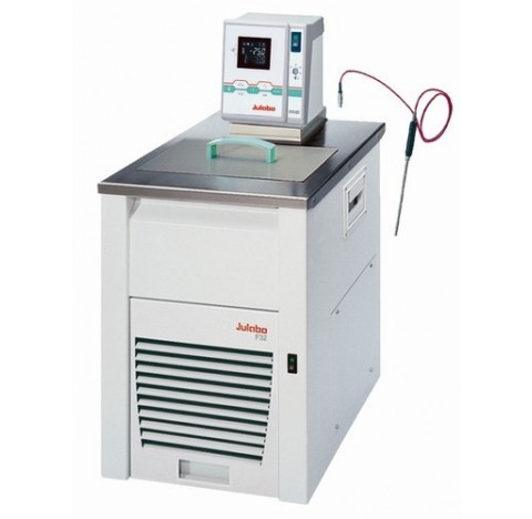 Cryostat a circulation / Bain thermostate ferme avec pompe F32-ME Temp: -35 a +200 degre Celsius Vol