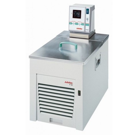 Cryostat a circulation / Bain thermostate ferme avec pompe F34-ME Temp: -30 a +150 degre Celsius Vol