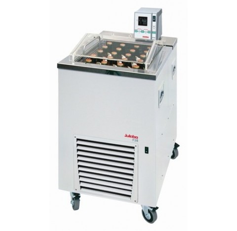 Cryostat a circulation / Bain thermostate ferme avec pompe F38-ME Temp: -38 a +80 degre Celsius Vol 