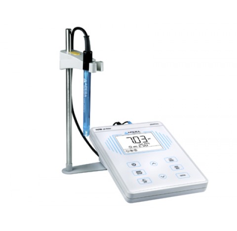 pH mètre de paillasse PH700<br>Mètre de paillasse: pH / ORP / Température Gamme : 0 à 14,00 pH / ±19