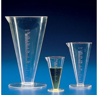Conical graduated measure 100 ml graduation 2 ml height 117 mm in PMP Can withstand temperatures up 